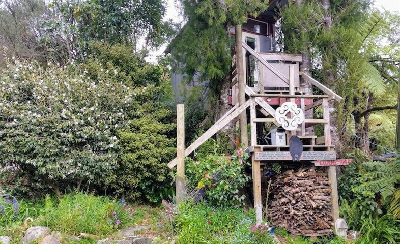 The Treehut At The Rabbithole, Upper Hutt Hotel Akatarawa Eksteriør billede